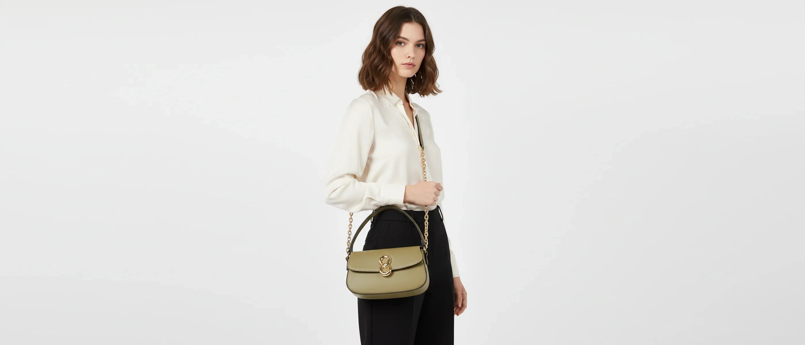 Why Handbags Make the Perfect Valentine’s Day Gift for Women