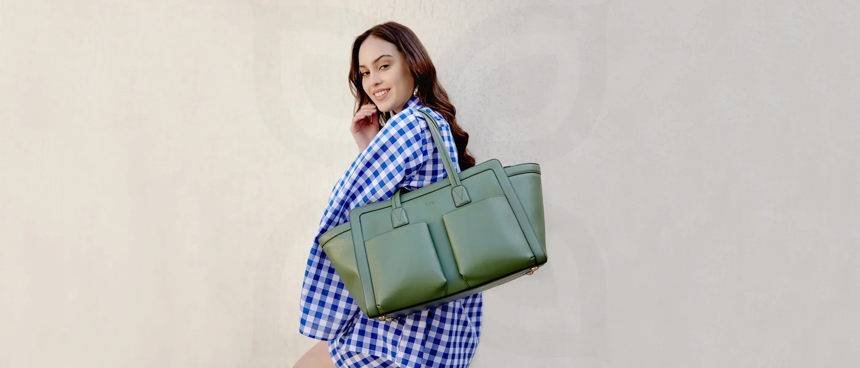 Clear Bags vs. Traditional Bags: What is It, Benefits & How to carry it