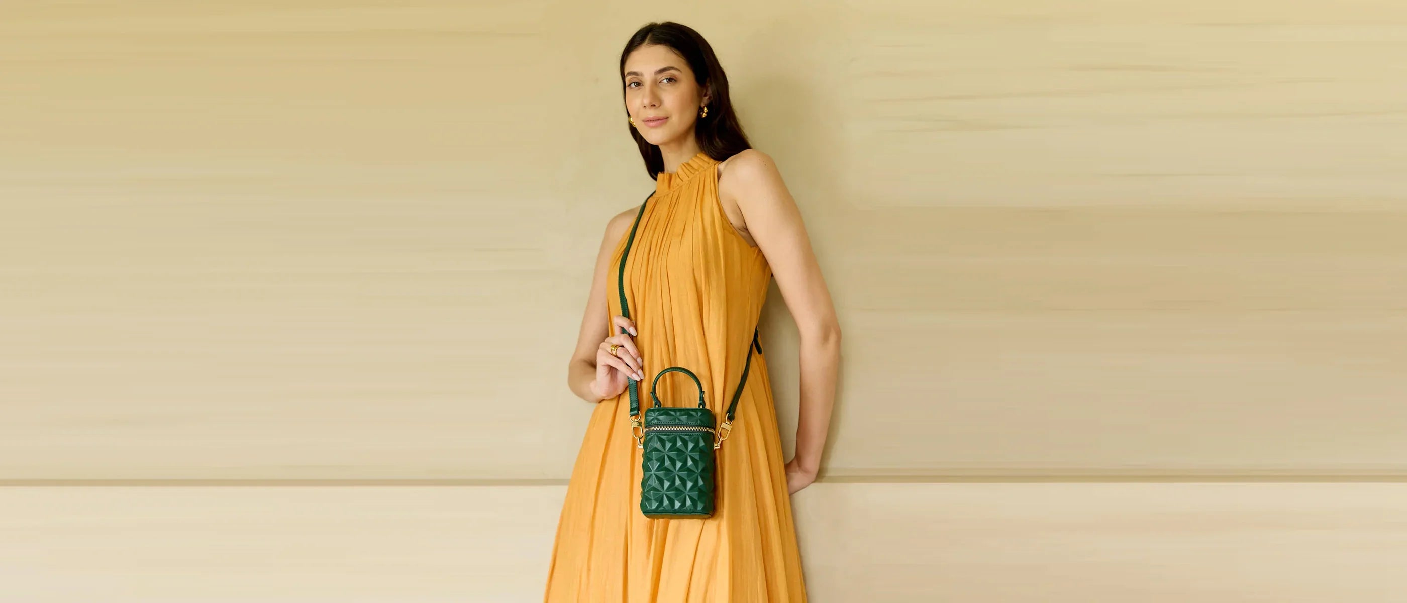 Christmas 2025 Gift Ideas for Working Women — Elegant Bags They’ll Love