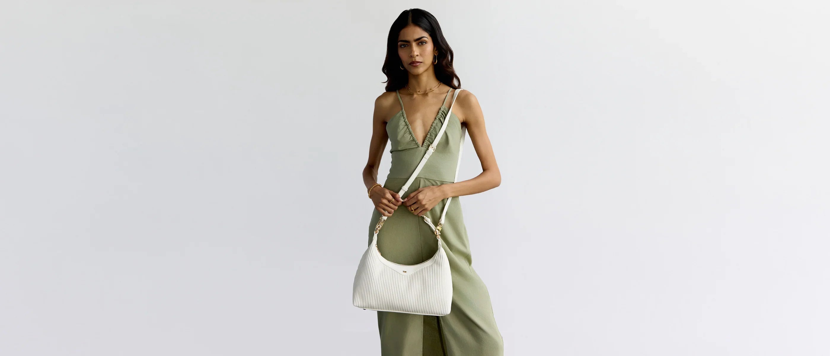 Holiday Travel Essentials — Best HIEStyle Bags for Christmas Getaways